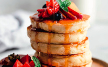 LES FLUFFY PANCAKES NOUS METTENT L’EAU À LA BOUCHE