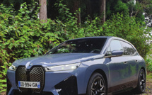BMW iX xDrive 40 Sport Line Le gros SUV électrisant de l’hélice