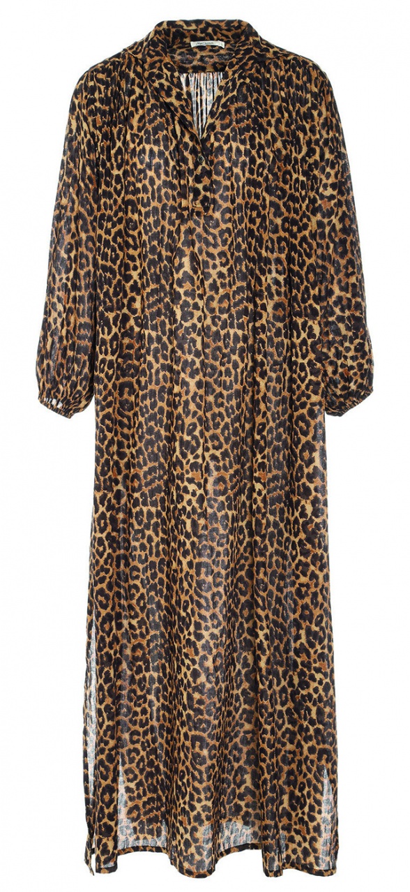 Longue robe vaporeuse en voile de coton, imprimé léopard, à petit col chemise avec patte de boutonnage sur le devant. Larges ouvertures sur les côtés pour une démarche aérienne - So Boutique