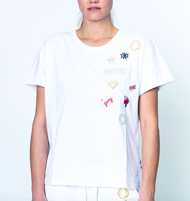 T-shirt French Terry avec le détail patch qui fait la différence. 100% coton, avec sa coupe ample, il est agréable à porter - Tandem Concept Store