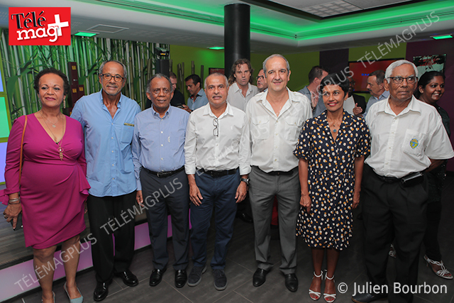Sonia Bartinot, élue à la mairie de Saint-Denis, Alain Couderc, élu à la direction des sports de Saint-Denis, Gilbert Annette, maire de la ville de Saint-Denis, Younous Ravate, consul honoraire de Maurice, Daniel Lacas, président du club Saint-Denis FC, Ericka Bareigts, députée et Mamode Lapathia, dirigeant du club Saint-Denis FC