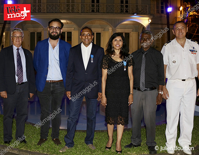 Docteur François Cartault, Président de Sciences Réunion, Julien Hoareau, Directeur de Cabinet du Conseil Départemental, Ibrahim Ingar, Président de l’Association 1000 Sourires et Commandant de la Réserve Citoyenne de l’Armée de l’Air, Nassimah Dindar, Sénatrice de la Réunion et Conseillère Départementale, Joseph Sinimalé, Maire de Saint-Paul et le Lieutenant-Colonel Sébastien Rivas, Commandant du Détachement Air 181