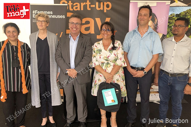 Cathy Fontaine, chargée de l'animation des relations avec les collectivités locales Orange Réunion-Mayotte, Fabienne Dulac, Directrice Générale Adjointe CEO d'Orange France, Jean-Marc Escalettes, Directeur Orange Réunion Mayotte, Marina ïdélices de Nina et les représentants d'ADIE Réunion

