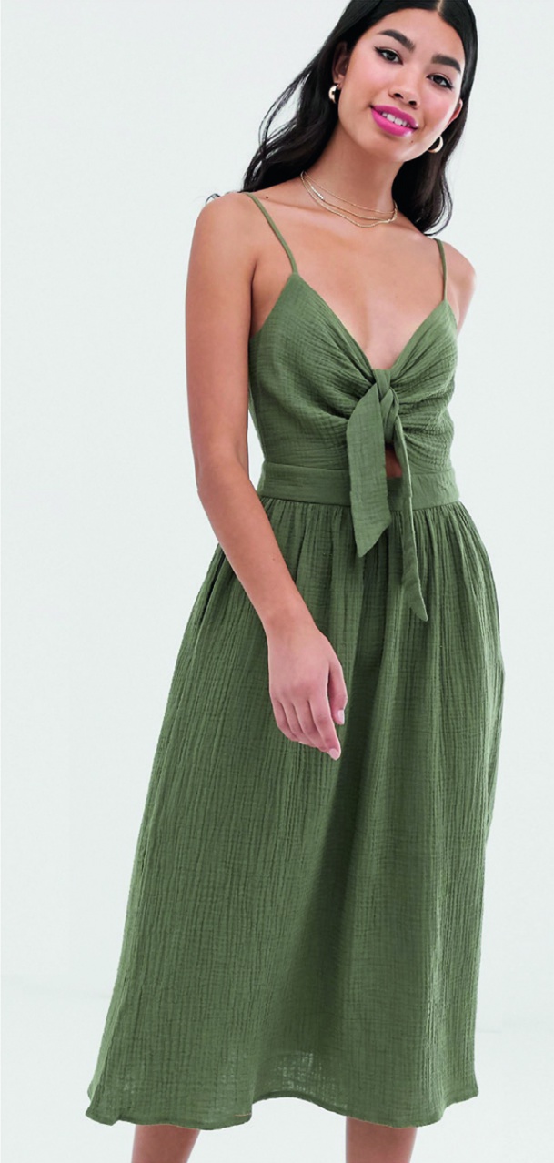 Robe décontractée, nouée adorable avec son décolleté plongeant sur le devant. Fines bretelles ajustables et fermeture éclair au dos. Coupe classique - Pimkie