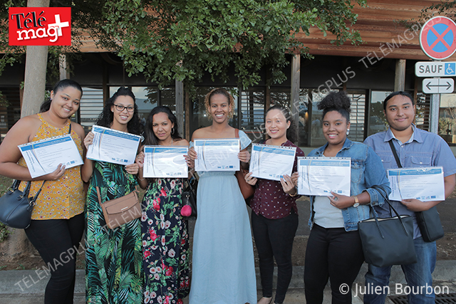 les diplomés en BP Préparateur en pharmacie : Clarisse, Bénédicte, Samantha, Elodie, Marie-Angélique, Flora, Julien