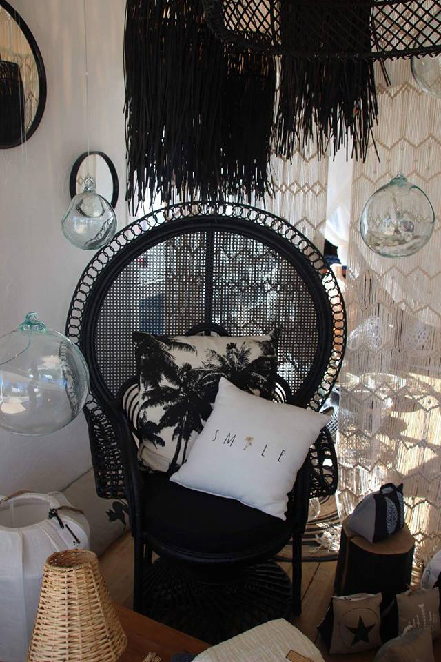 Fauteuil “Emmanuelle” noir - Hôtel Concept Store Saint-Gilles et Saint-Pierre, & Concept Store Saint-Denis
