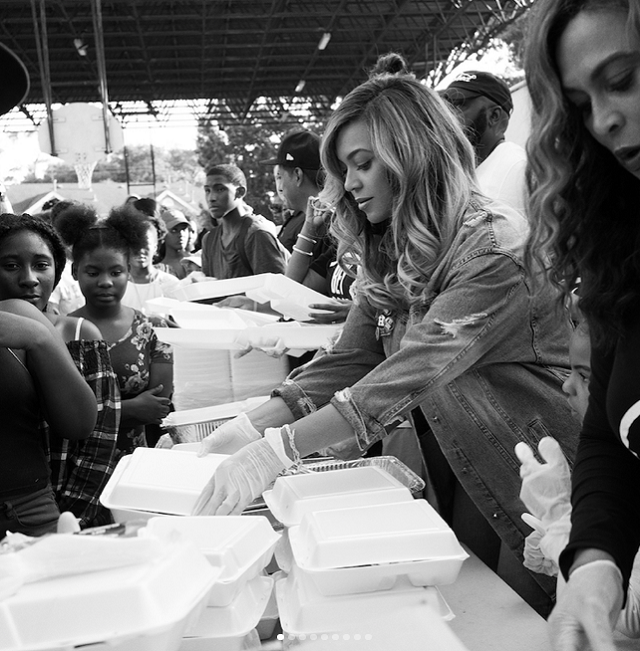 Harvey, Beyoncé vient en aide aux sinistrés