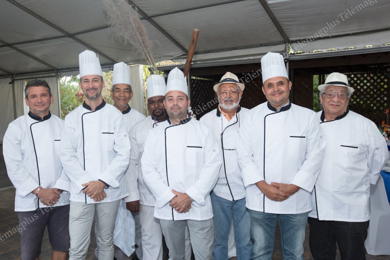 Paolo Bianca, trésorier adjoint; Benard Clain, chef patissier;  Antoinne Yu-Yueng, secr adj; Jean François Sadeyen, prés; Jerome Belus, agent d'ac; André Rochetaing, trés; Hervé Guichard, prof de cuisine et Jean Claude Tra Ngoc, prés adj