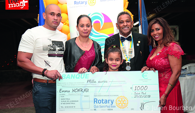 Président Soundron, son épouse, Mimose et les parents d’Emma que le Rotary club Saint-Paul Baie accompagne financièrement pour son opération du coeur à l’hospitalisation Necker à Paris