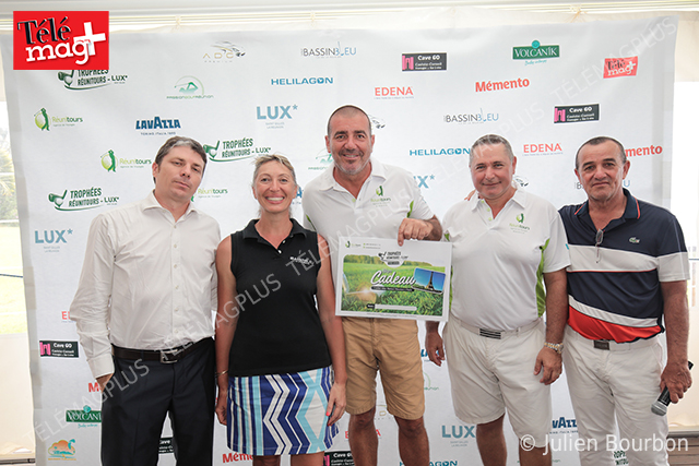 Lucien Bouffard, président directeur Réunitours, Stéphanie Martimort, responsable commerciale Lux Hôtel, Christian Lemercier, gagnant du séjour dans un hôtel du groupe Lux à Maurice, Daniel Condina et Jean-Marie Hoarau, président de la ligue Réunionnaise de Golf