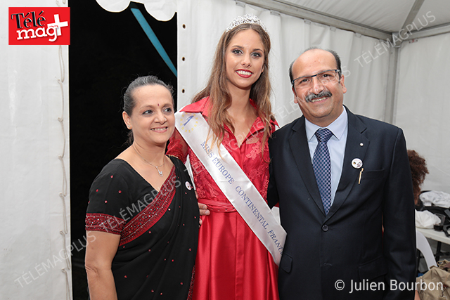 Axelle Cholet, Miss Continental 2018 entourée de Radika et Krishna des bijouteries Kalidas