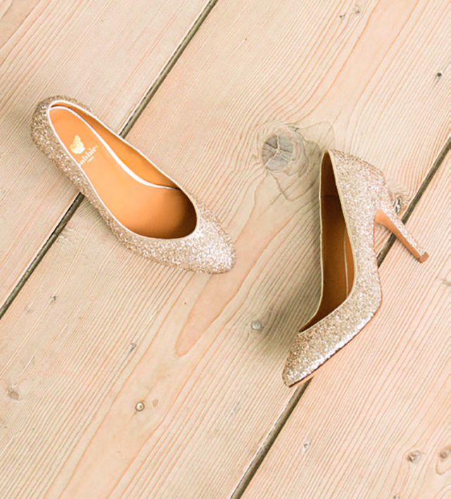 Chausʼen Folie : Escarpin Bobbies modèle « L’éblouissante », véritable chaussure de Cendrillon, coloris pluie dorée