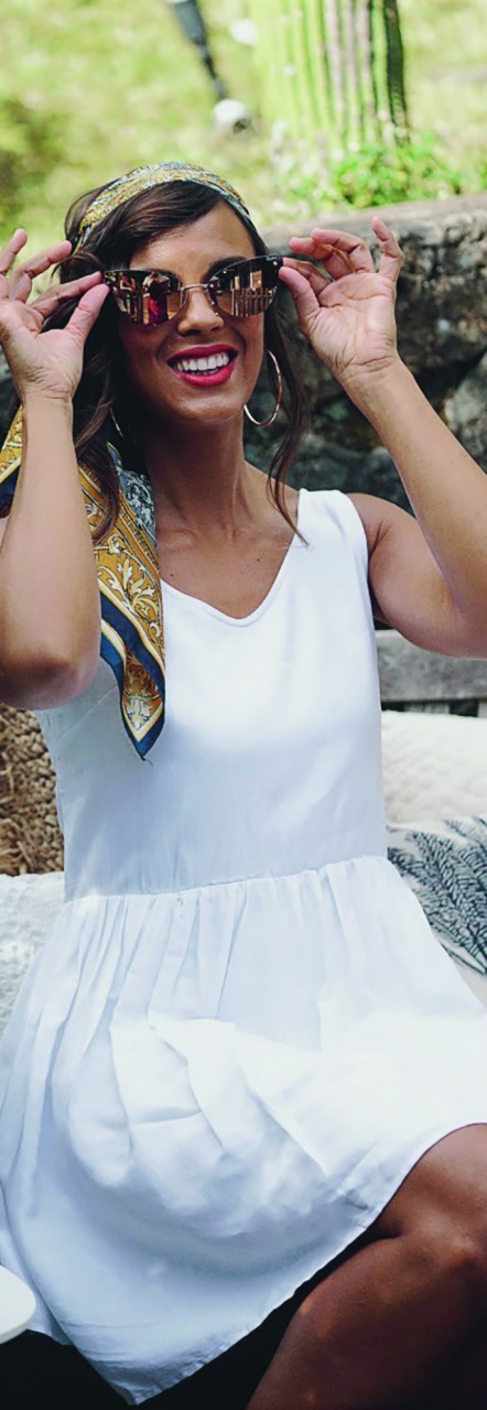 Robe blanche Rosa 49 € lunettes Hop Opticien, crédit photo Rudolphe Odon - Waterchild